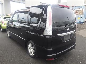 2011 Nissan Serena - Thumbnail